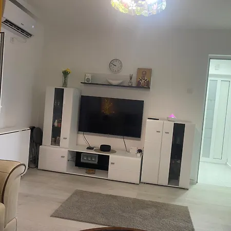 Delux Gogica Loznica