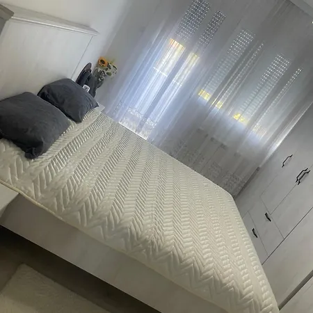 Delux Gogica * Loznica